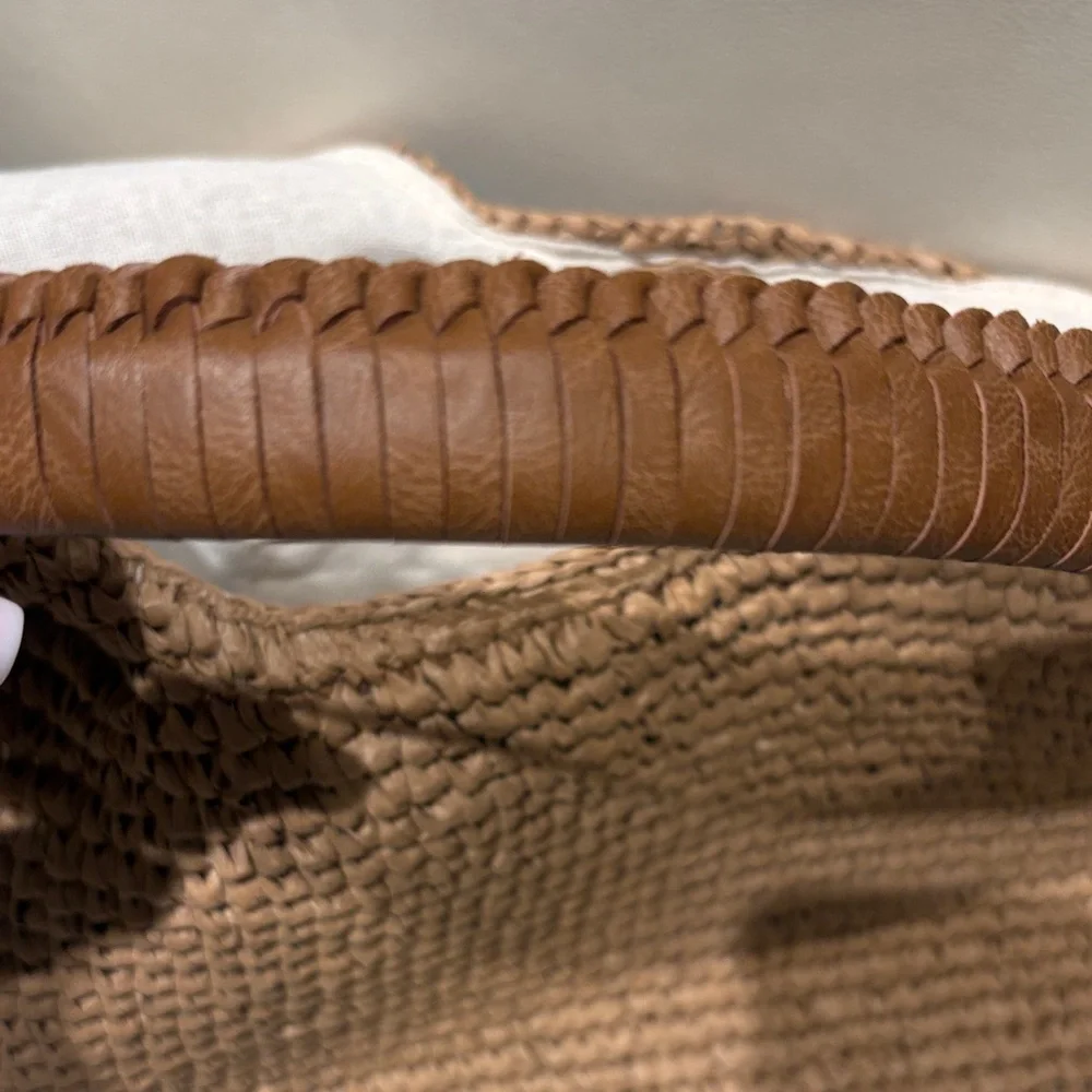 NWT Tommy Bahama Tan Woven Shoulder Bag with Brown Leather Handle - Picture 6 of 8